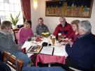 im Restaurant am Tisch Jörg, Annette, Rudi, Günther, Silvia, Josef