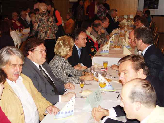 "Prominenten"-Tisch bei der Feier mit OB Kaminski, Landrat Pipa, Jiosef Ender u.a.