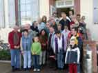 Gruppenbild vor dem Schlösschen