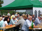 Pitschedabber am Biertisch. Zu sehen sind Reingard, Klaus, Marlene, Volkhard, Josef