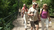 auf der Promenade  Heinrich und Gerlinde, dahinter Margit, Volkhard