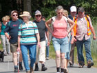 beim Wandern von links: Heinrich, Reinhilde, Klaus, Marlene, Alwin, Franz