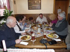 am Biertisch: Manfred, Ingrid P., Marc-Eric, Margit, Achim, Sivia, Josef