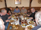 am Biertisch: Klaus, Reingard, Pfarrer Streck,  Ingrid K., Habu, Elisa, Udo