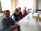 im Restaurant: von links Erik, Ingrid S., Adele und Peter