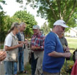 bei der Rast von Links: Marlene und Volkhard, Franz, Alwin