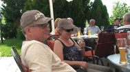 Ede und Gabi am Biertisch