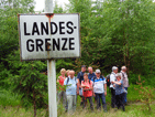 Pitschedabber am Schild "Landesgrenze"