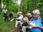 Mittagsrast im Wald. von links Franz, Anneliese, Ingrid, Silvia,  Werner, Josef