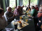 in der brasserie am Tisch: Horst, Peter, Volkhard, Marlene, Regina, Edgar