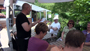 beim Singen des Draisinenliedes, Udo stehend, sitzend Ingrid, Alwin, Gertraud, u.a.