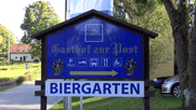 Hinweisschild zum Biergarten