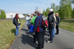 die Führerin berichtet uns über die Besonderheiten des Naturschutzgebietes. von links Führerin,  von links Marlies, Margit, Marc-Eric, Josef, Andreas, Silvia