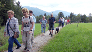 Wanderer auf der "Enzianwiese, vorne Ingrid, Silvis