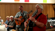 Achim und Josef mit Gitarre im Bierstüberl