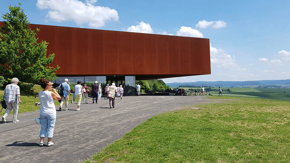 die Gruppe auf dem Weg zumMuseum