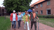 Pitschedabber auf dem Weg zum Schloss: vorne Ede, Gaby, Margit, Achim