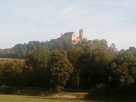 Blick auf die Ronneburg im Morgendunst