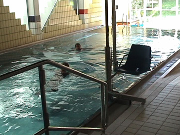 das Schwimmbad