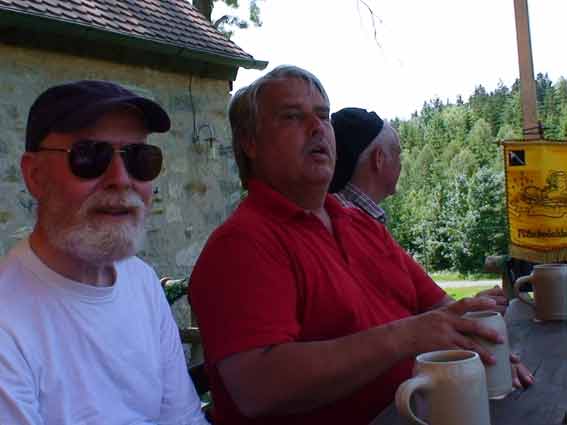am Tisch: Hellfried, Josef, Franz