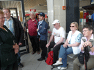 in der Bahnhofshalle: von links Ingrid, Andreas, Josef, Erik, Alwin, Regina, Karin