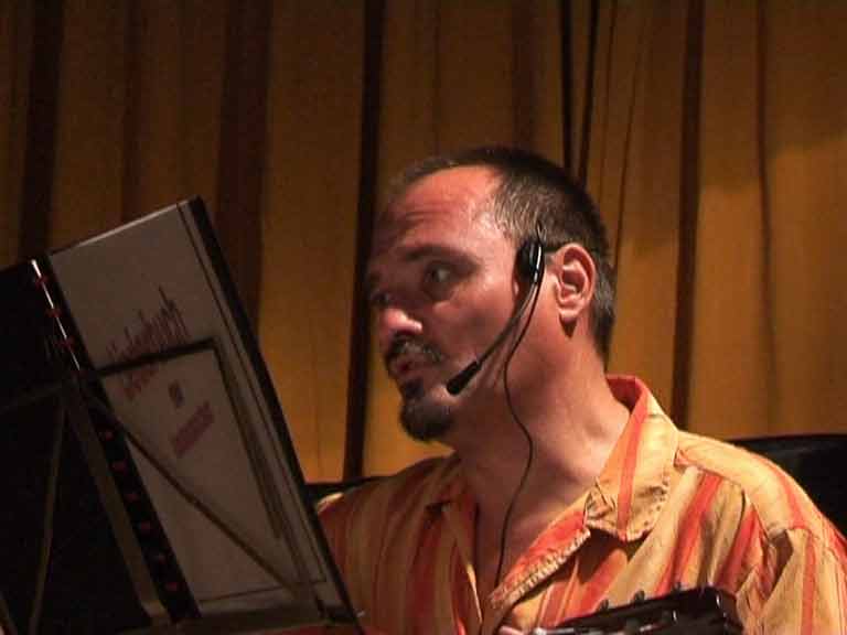 Achim mit Gitarre
