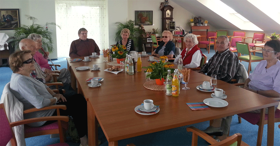 Seniorengruppe, am Kopfende Silvia und Andreas