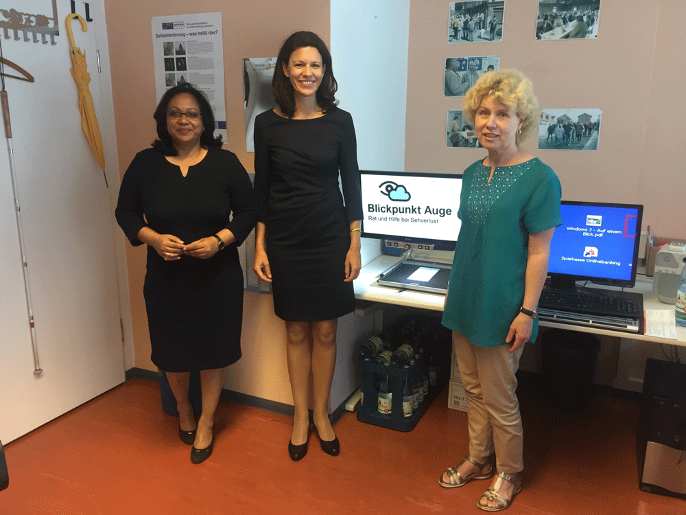 Dr.Katja Leikert mit Srita Heide und Silvia Sch&auml;fer<leer>