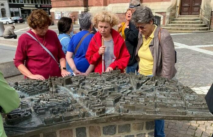 Mitglieder der Bezirksgruppe Hanau im Publikum bei den M�rchenfestspielen