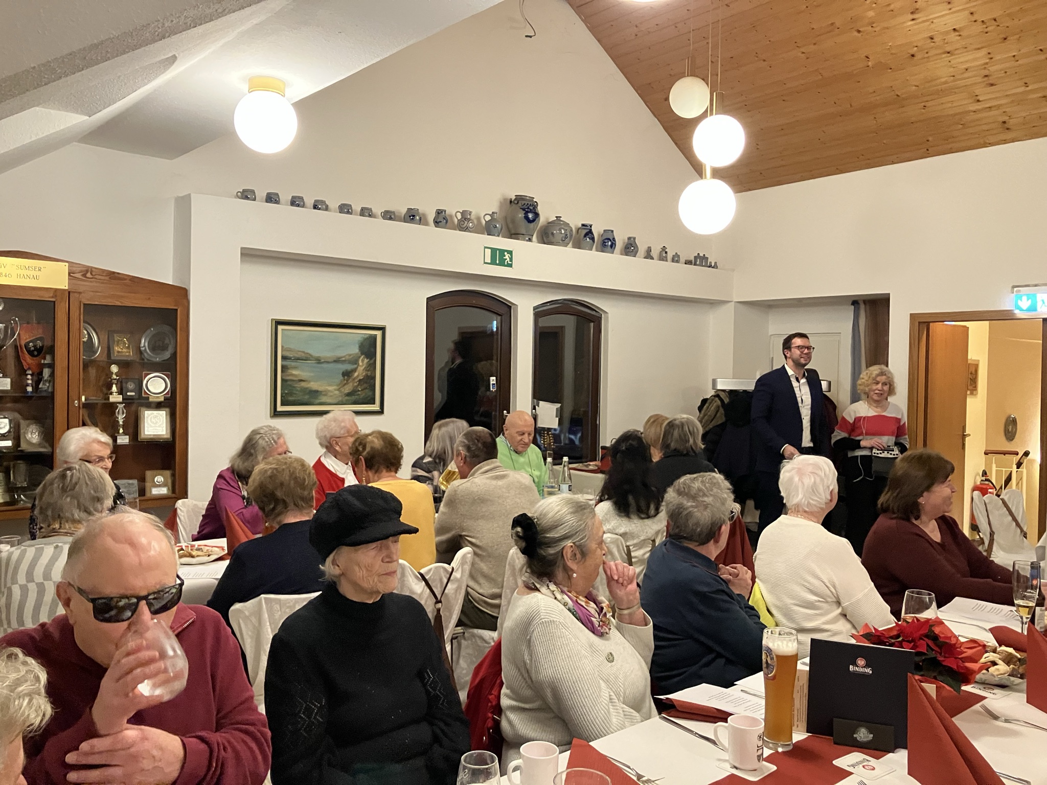 Dr. Maximilian Bieri mit Silvia Sch�fer und Mitgliedern