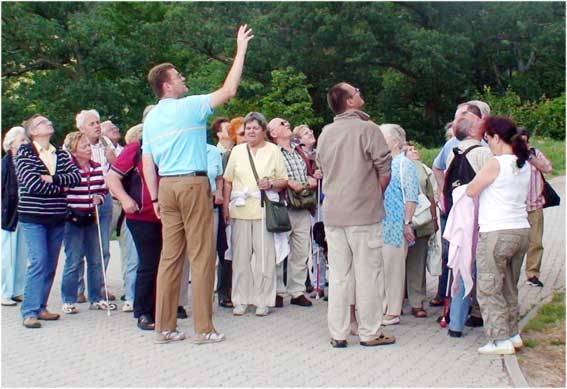 die Gruppe mit dem Fremdenf&uuml;hrer