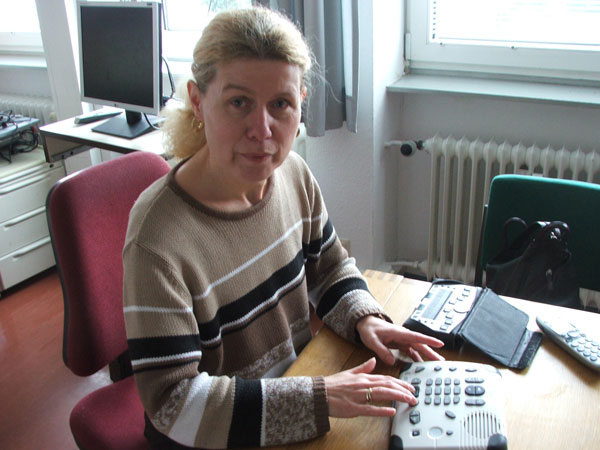 Silvia Schäfer an ihrem Arbeitsplatz